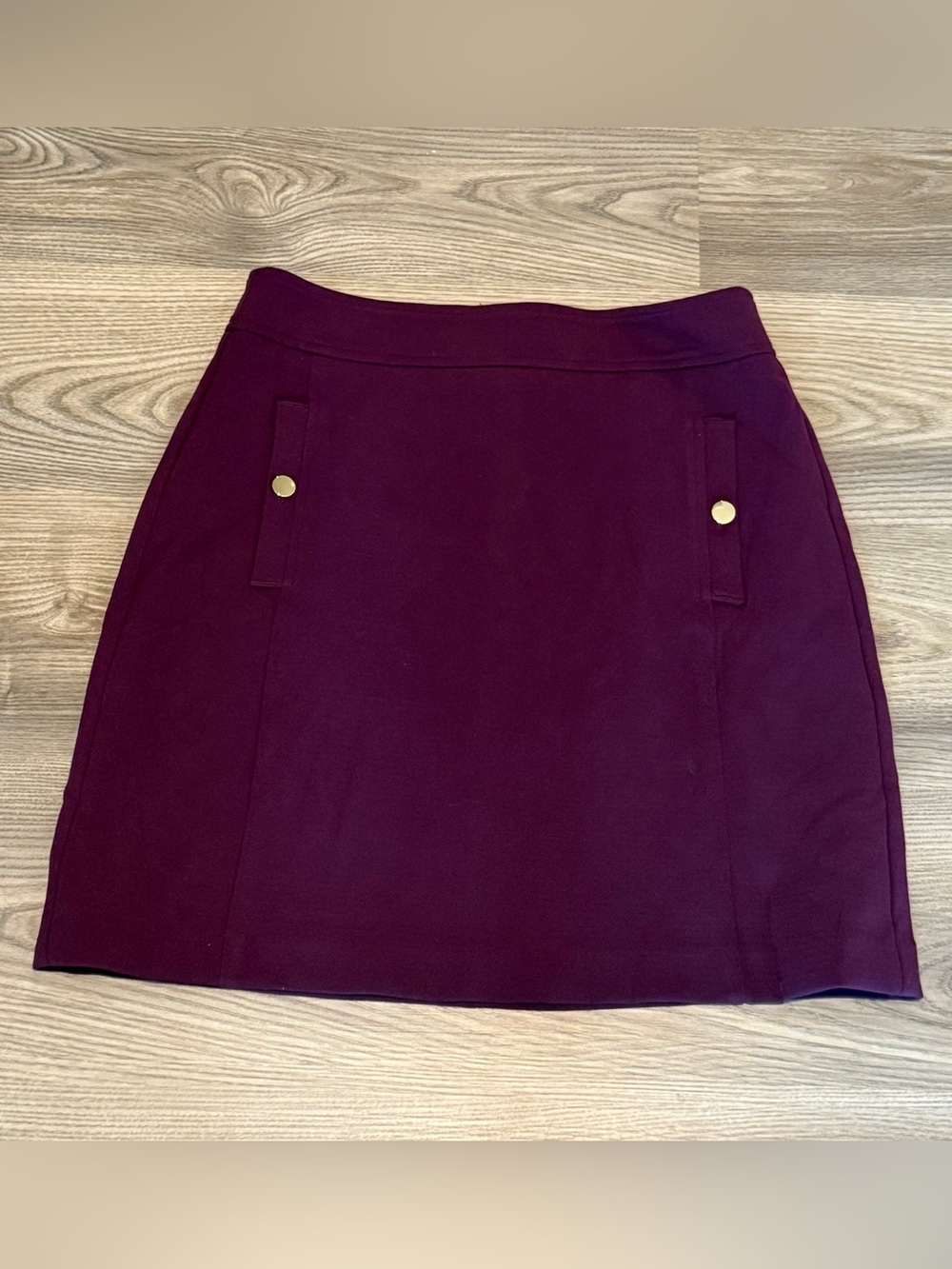 Loft A Line Mini Skirt With Gold Button Pockets Women’s size 4 NWT Plum Wine
